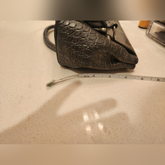 Vintage Guess clutch purse with handles - Picture 12 of 13